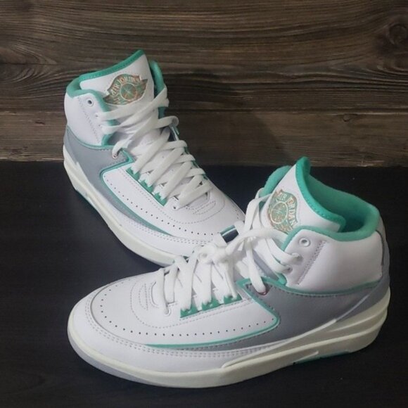 New Nike Air Jordan 2 Retro White Mid Top Womens Sneakers Size 7 Crystal Mint - Picture 1 of 9